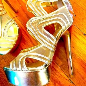 🐯BÉBÉ gold heels shoes🦁